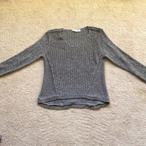 SALE! V-neck sweater with loose knit and hi-lo hem